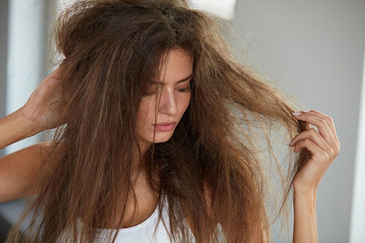 Выпадают волосы: что делать, как лечить, причины выпадения волос